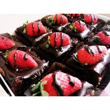 Strawberry Topped Brownies ( 12 Pcs)